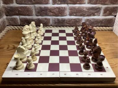 Продам нові дерев’яні шахи — турнірний формат