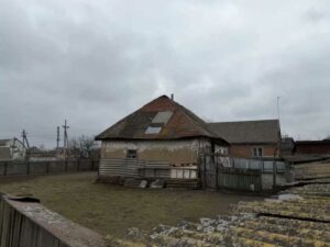 Ділянка під забудову зі старим будинком