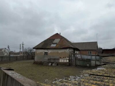 Ділянка під забудову зі старим будинком