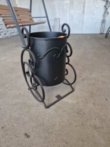 Продам кований смітник для подвір’я або тераси
