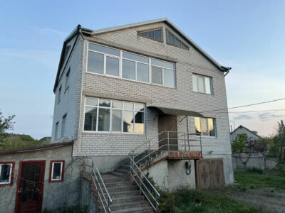 Продаж 3-поверхового цегляного будинку 292 кв. м біля річки | Миргород