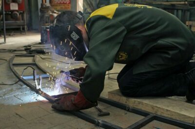 Зварювальник, зварювальні роботи, зварювання