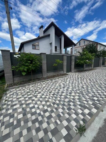 Продаж двоповерхового будинку в Миргороді