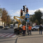 Безпека на дорогах: на аварійних перехрестях Миргорода встановлюють нові світлофорні об'єкти