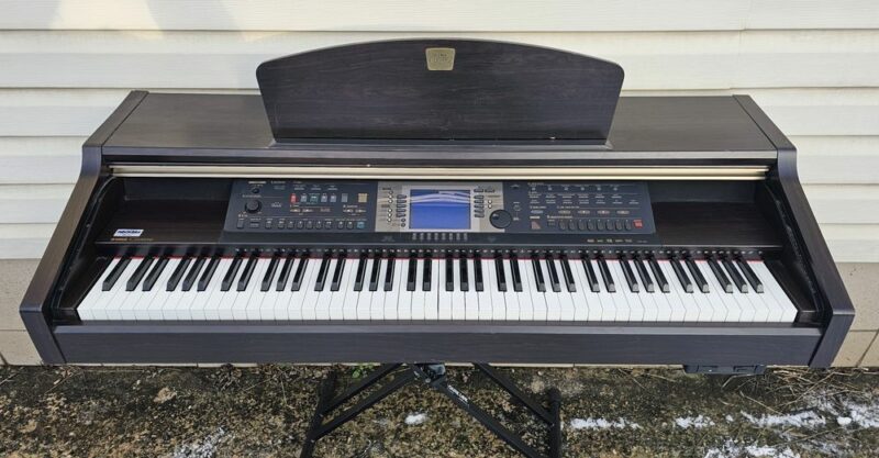 Цифрове піаніно Yamaha Clavinova CVP-203
