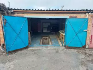 Продам просторий цегляний гараж із оглядовою ямою